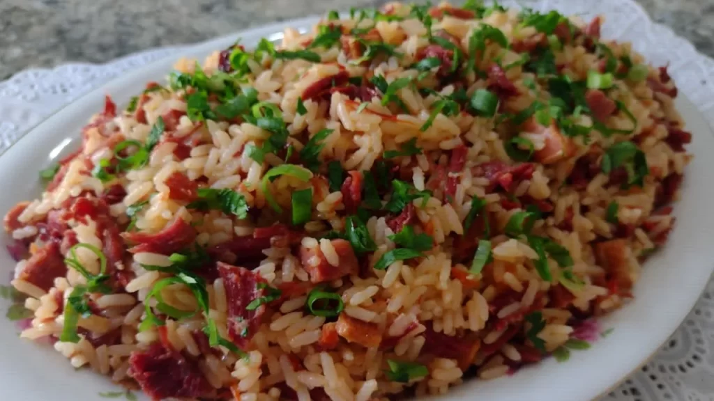 Arroz Carreteiro com Carne de Sol: Uma Viagem Sensorial ao Sertão Brasileiro