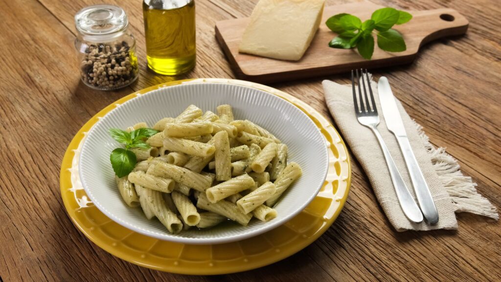 Macarrao com molho Pesto