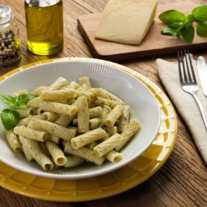 Macarrao com molho Pesto