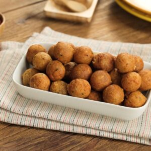 Petisco de Biscoito Salgado com Queijo