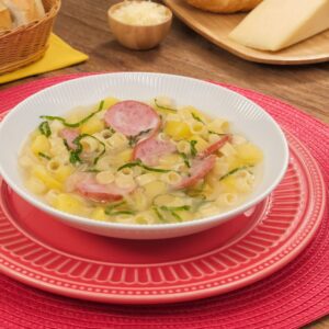 Sopa de macarrao com calabresa simples