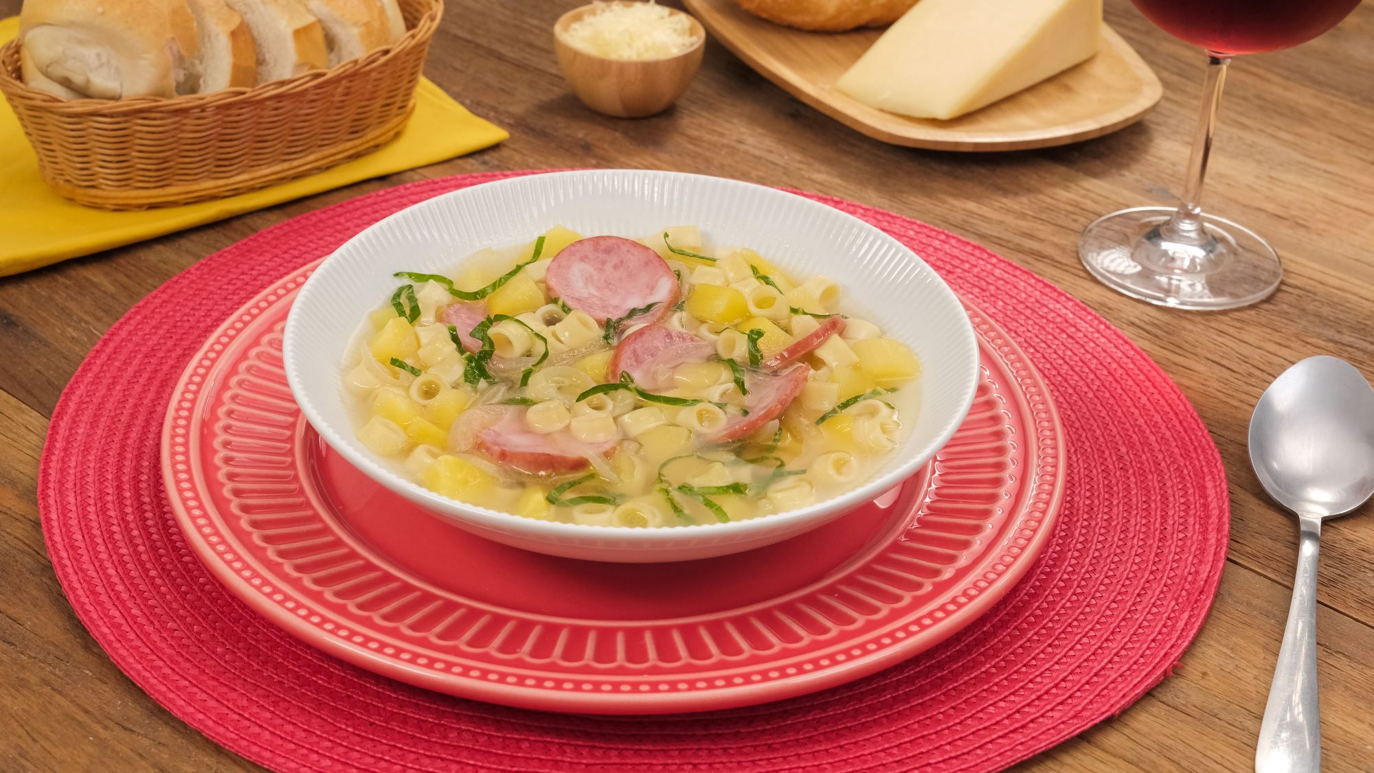 Sopa de macarrao com calabresa simples